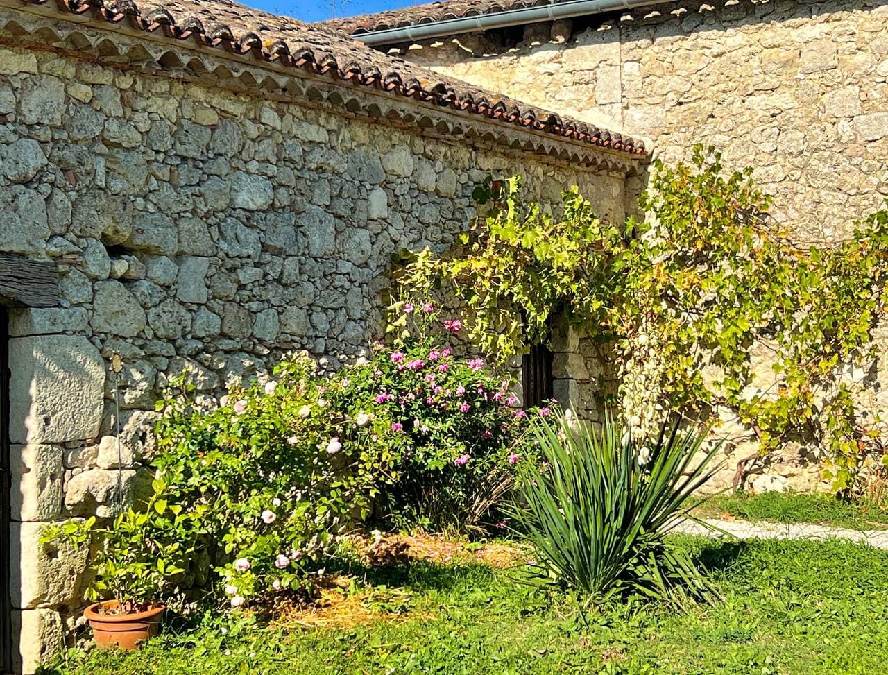 Foto 13 von 23: Gemütliches, ruhiges Steinhaus mit Pool und privatem Garten