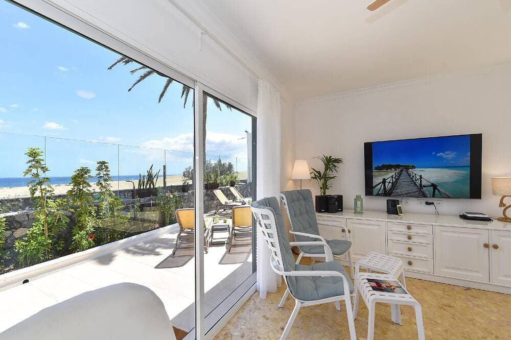 Foto 8 von 30: Villa Beachfront del Ingles | Exclusive Accommodation | Breathtaking Views Over the Sea and Dunes | Private Heated Pool | Terrace & BBQ | 200 m to Beach | Playa del Ingles