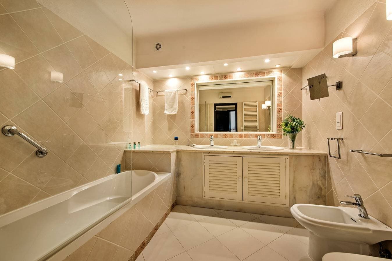Foto 12 von 22: Villa "Mng Elliott 24" mit privatem Pool und WLAN