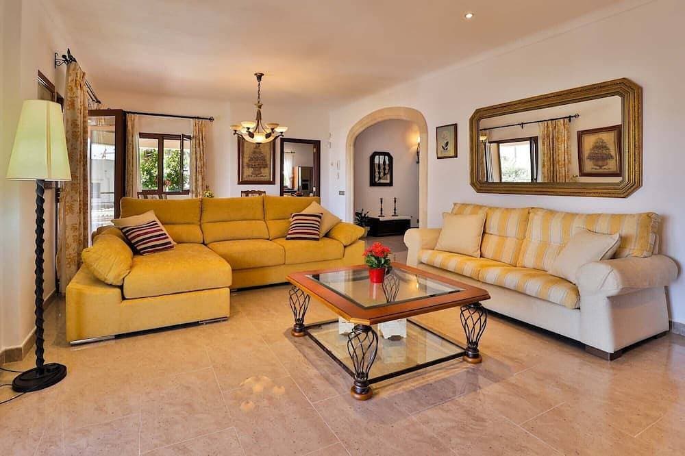 Foto 12 von 30: Ferienhaus Vidal für 8 Personen, privater Pool Garten in Portopetro, Klima, Wifi