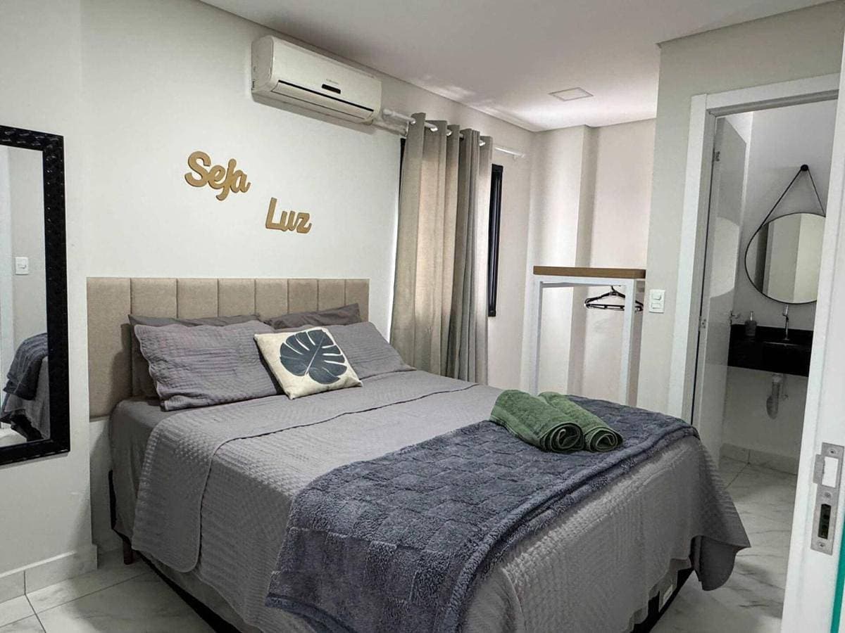 Imóvel climatizado, localizado em um prédio novo e equipado com tudo o que você precisa para uma experiência de hospedagem incrível na cidade de Toledo. 1