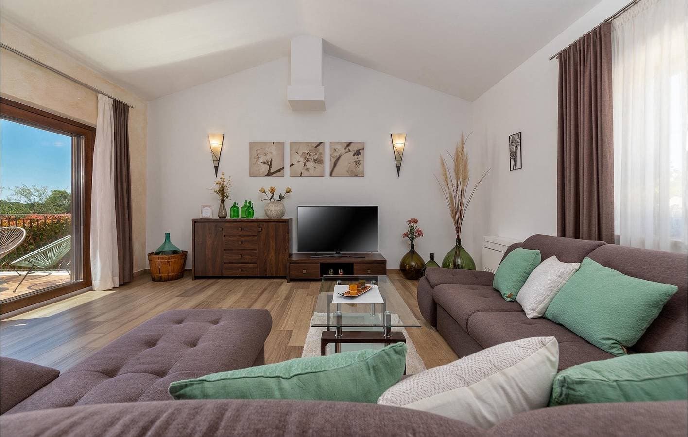 Foto 7 von 61: Geräumiges 1-Zimmer-Apartment mit Pool, nur wenige Schritte vom Restaurant „I Klitu“ entfernt