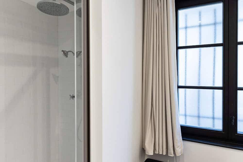 Foto 13 von 27: Passocean 1 - Suite in the Heart of Honfleur - Kingsize Bed - Airco