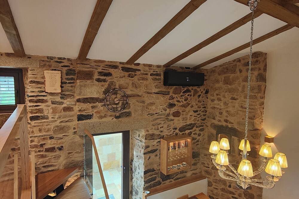 Foto 5 von 16: Near Santiago de Compostela, restored century-old rural house with terrace