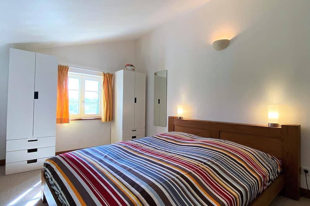 Foto 3 von 30: BaskoParadis I ÖkoFeWo I Bett 160 I Terrasse I Panoramablick I Garten I Esel