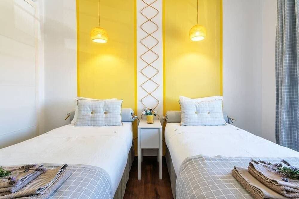 Twin room with external bathroom at Guest House Downtown Alegria B&B 1