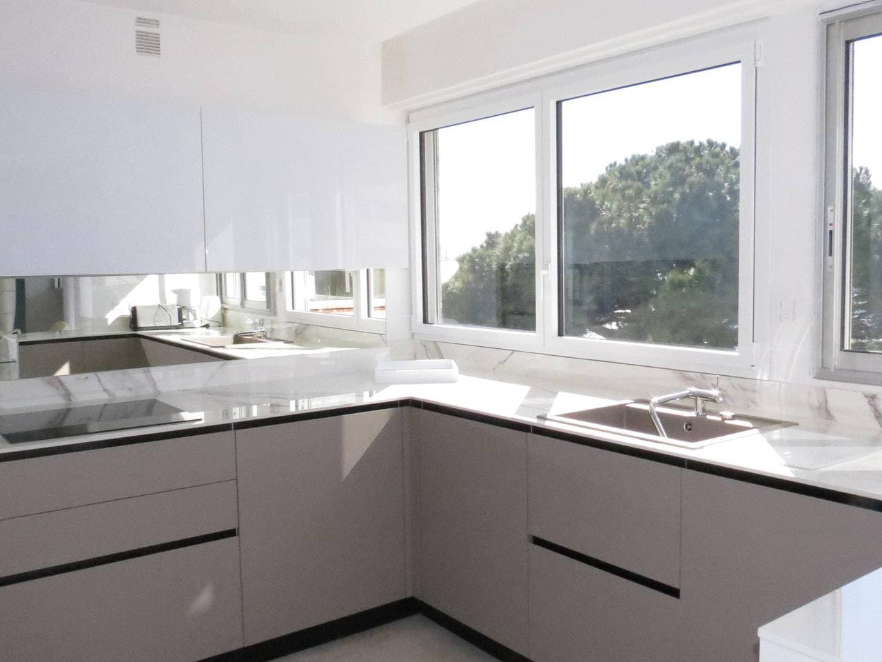Foto 8 von 15: Renovierte 3-Zimmer-Wohnung mit Terrasse, Klimaanlage, WLAN und Garage in Sainte-Maxime