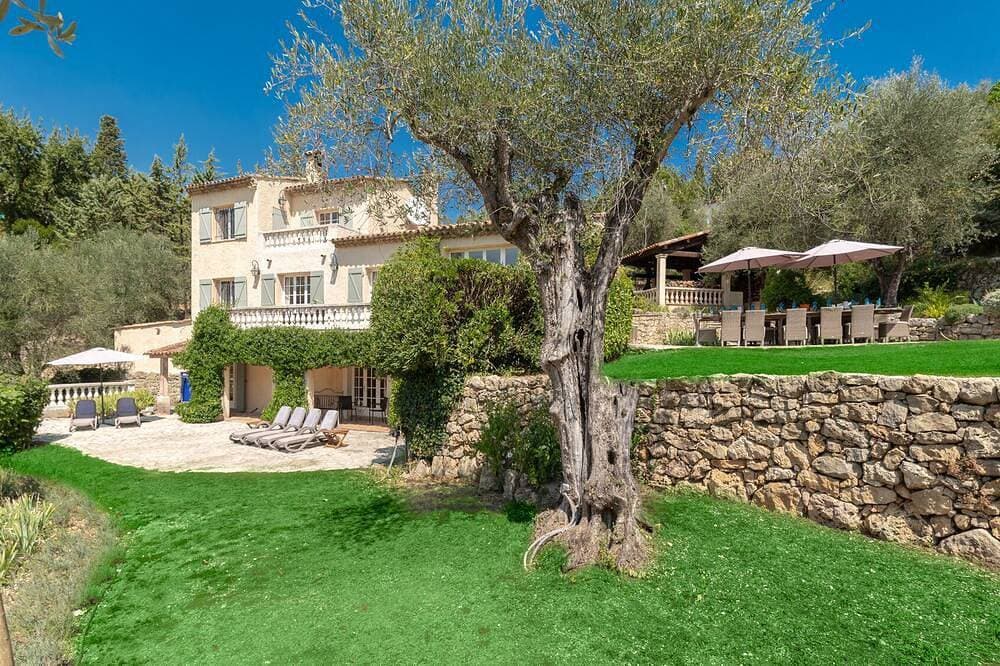 Foto 12 von 30: Wunderschöne Landvilla mit Pool in der Nähe von Valbonne Village - 14 Personen