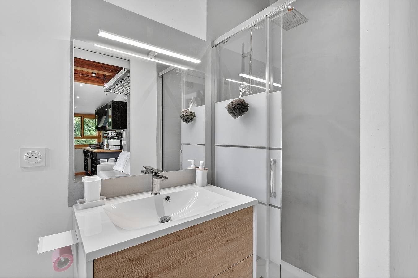 Foto 8 von 21: Gîtes Noryema: Aspre, gemütliches Studio 16 m², gemeinsamer Garten am Var, sehr ruhig