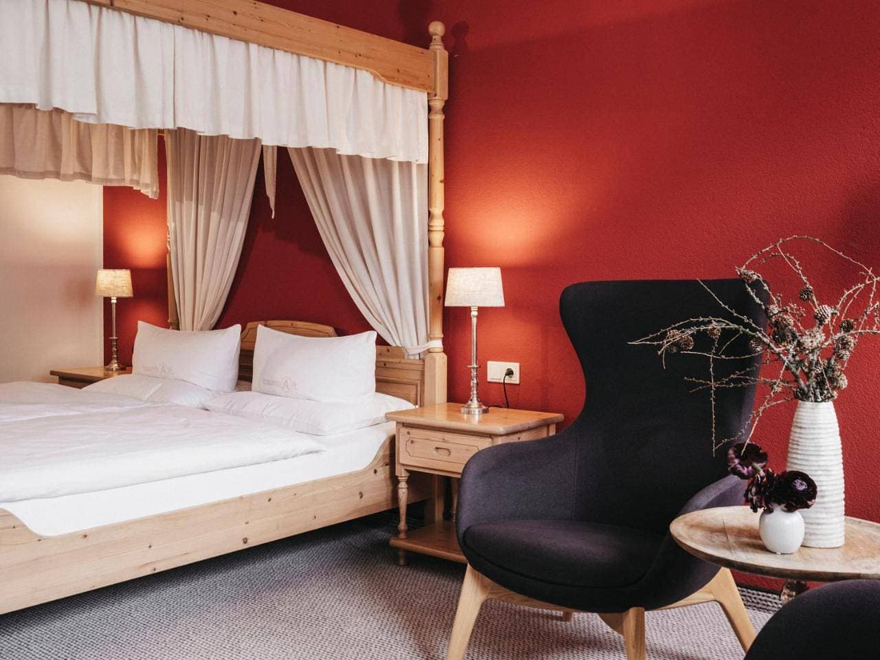 Foto 9 von 9: Double Room with Four Poster Bed