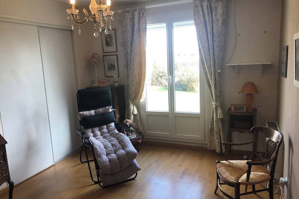 Foto 13 von 16: House 3 bedrooms Garden south view Fields Carrefour School Swimming pool Bus Rouen on foot