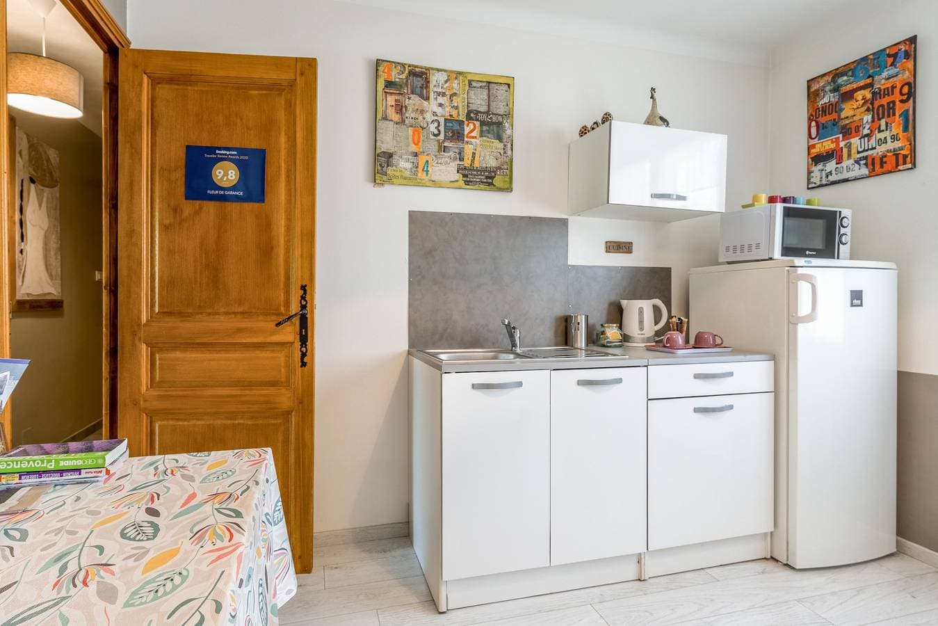 Foto 10 von 25: Bed & Breakfast 'Fleur De Garance' mit Gemeinschaftspool, privater Terrasse und WLAN