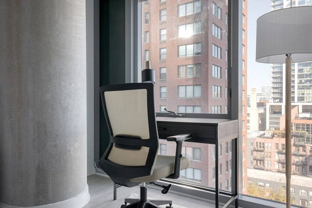 Foto 2 von 32: Bright River North 1Br w/ Gym, Pool & Roof, nr Riverwalk, by Blueground