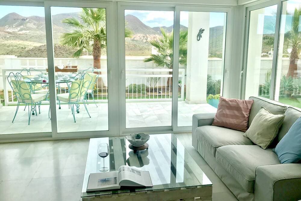 Foto 9 von 30: Villa Blanca Ansichten & Pool