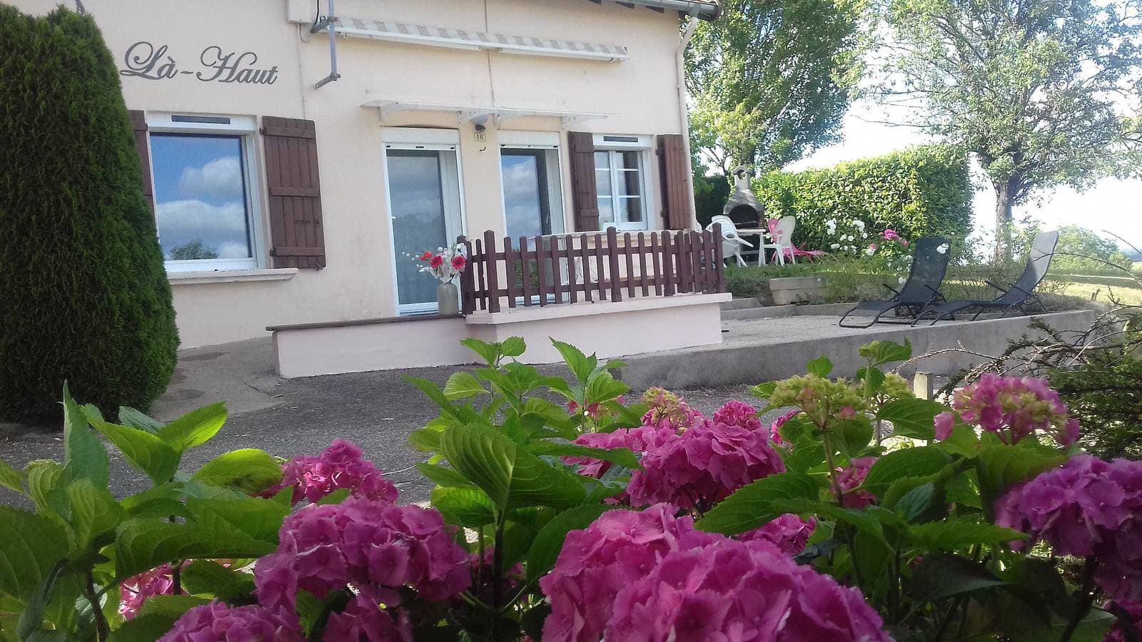 Là Haut 1