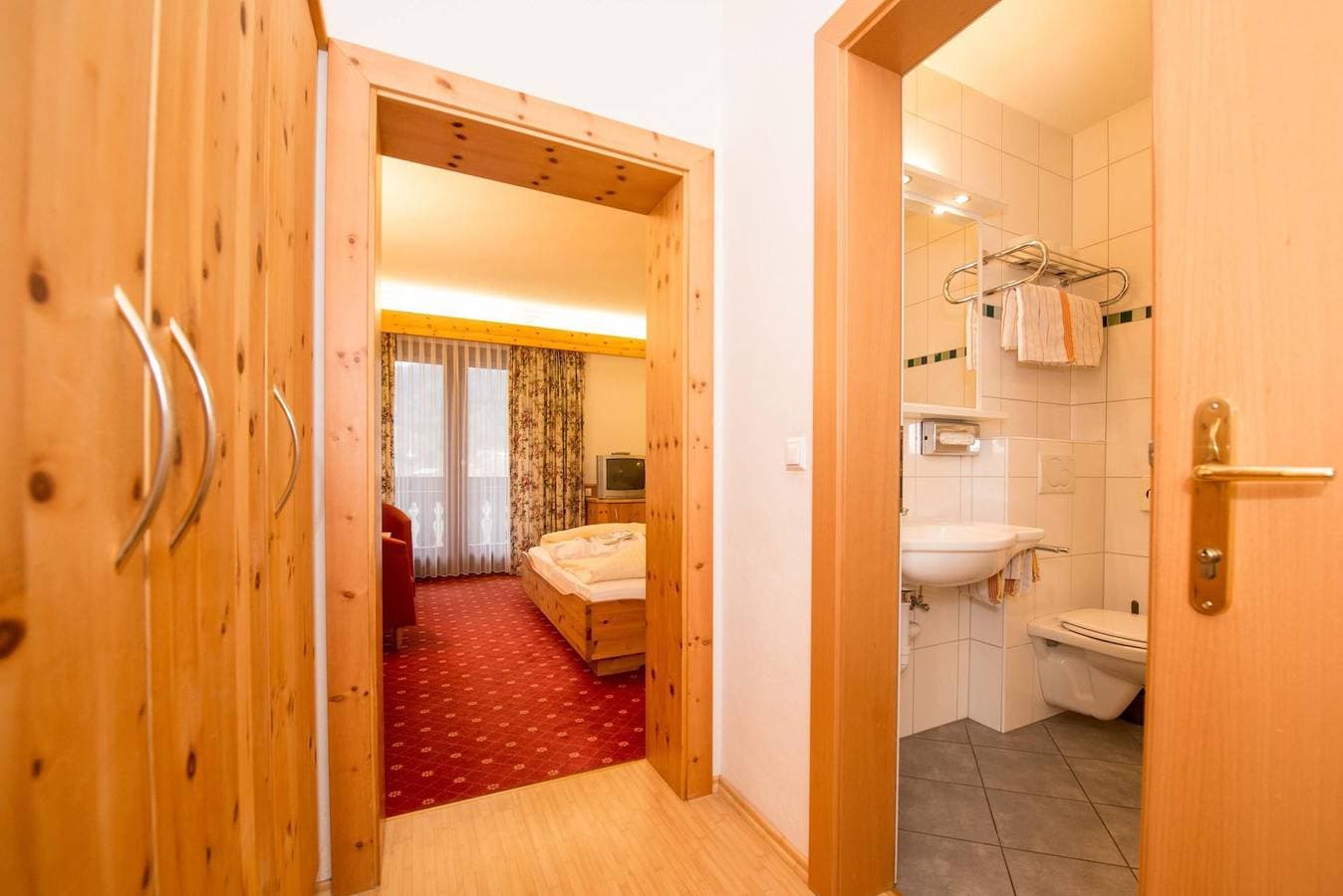 Foto 5 von 27: Doppelzimmer Zirbe Garten Hp