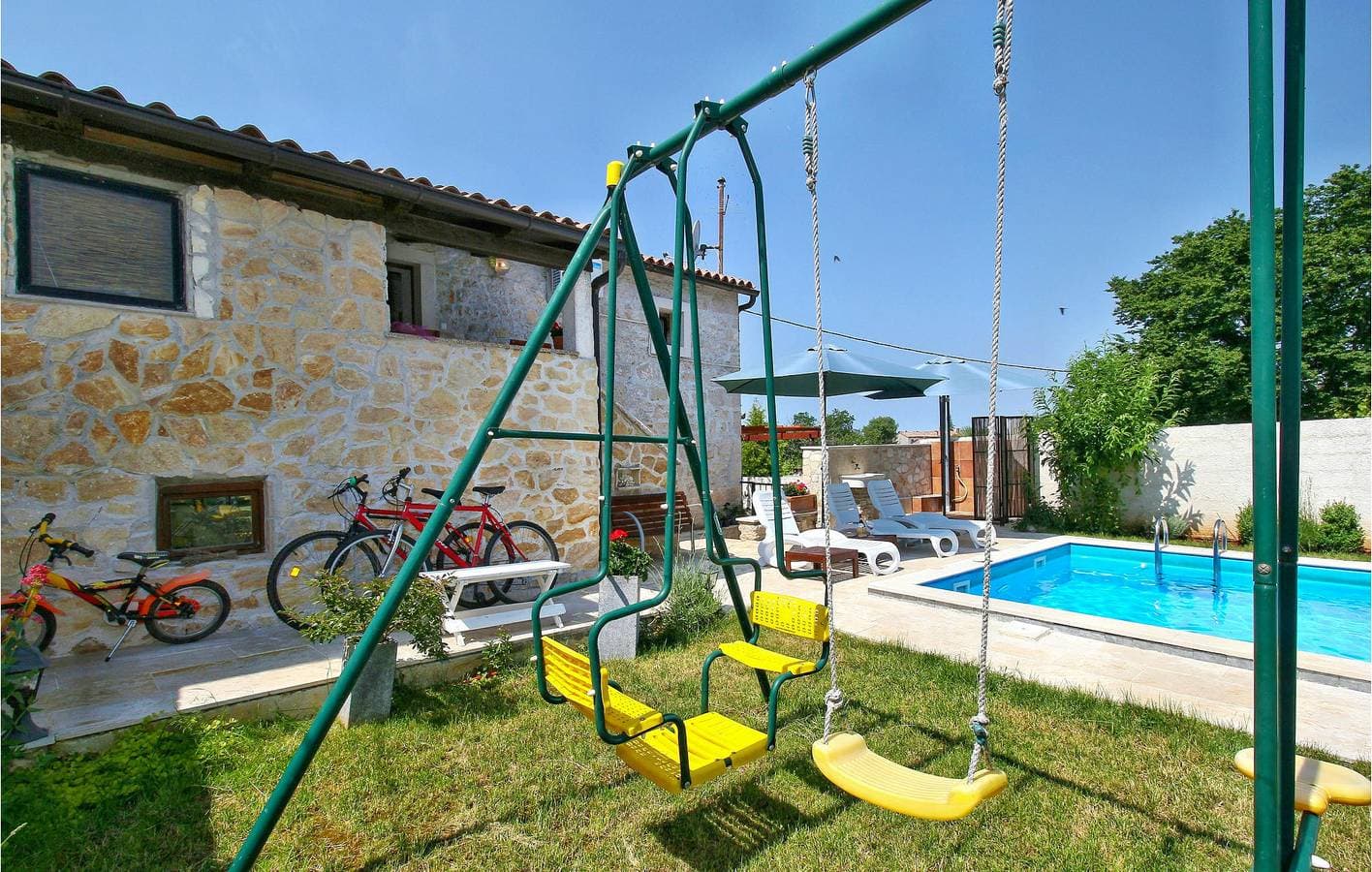 Foto 12 von 45: „Charmante 2-Zimmer-Wohnung mit Pool, Terrasse und erstklassiger Lage in Prhati“