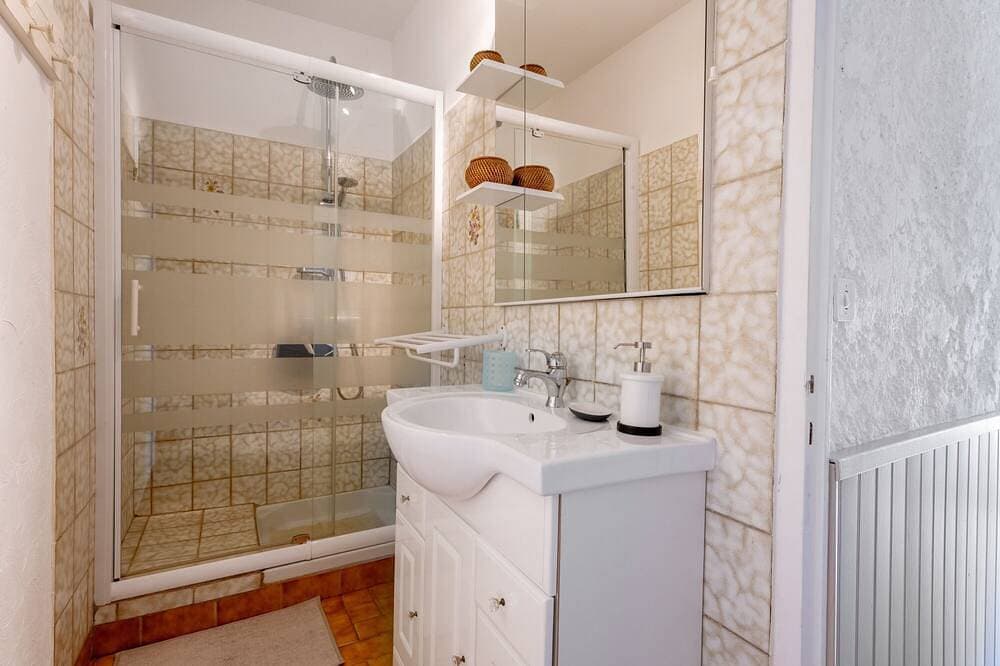 Foto 8 von 29: Einzelzimmer-Le Ventoux-Komfort-Ensuite mit Bad-Blick auf die Landschaft