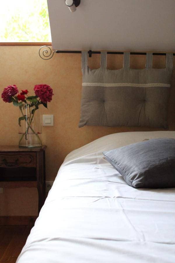 Foto 2 von 5: Twin Room with Private Bathroom