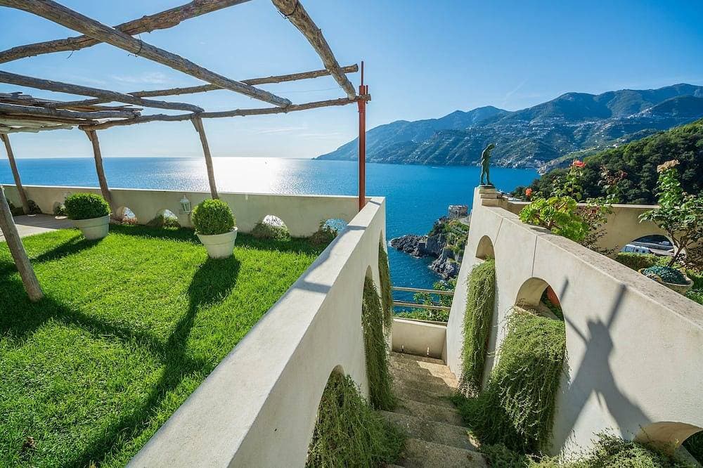 Foto 13 von 30: \"Villa Costanza\" with private pool and jacuzzi sea view - Amalfi Coast