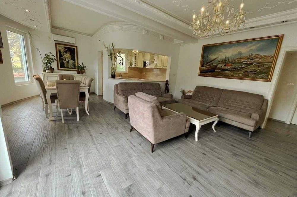 Modern Classic 2-Bedroom Apartment in Donja Lastva 1