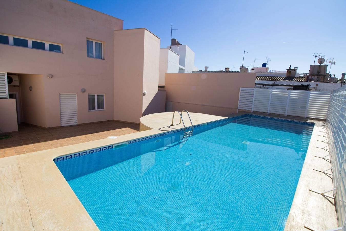 Gemütliche Wohnung in Meeresnähe mit WLAN und Pool 1
