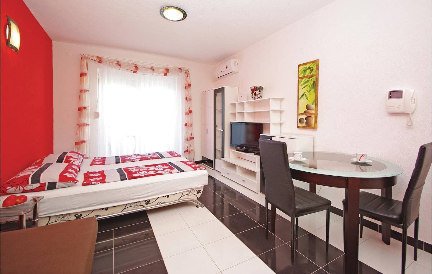 Foto 9 von 18: Gemütliche Ferienwohnung mit WLAN und Terrasse, 800 m von der Küste in Makarska entfernt