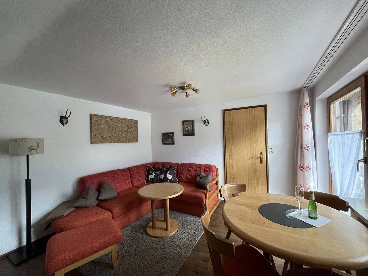 Foto 13 von 19: Ferienwohnung 2 mit Bergblick, Balkon und WLAN