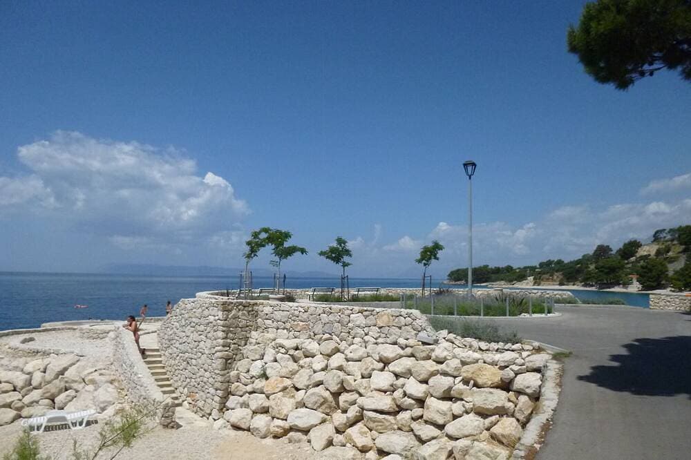 Foto 12 von 30: Villa in Podgora, 2 App. ruhig super Meer- und Inselblick. Privat Pool,WiFi