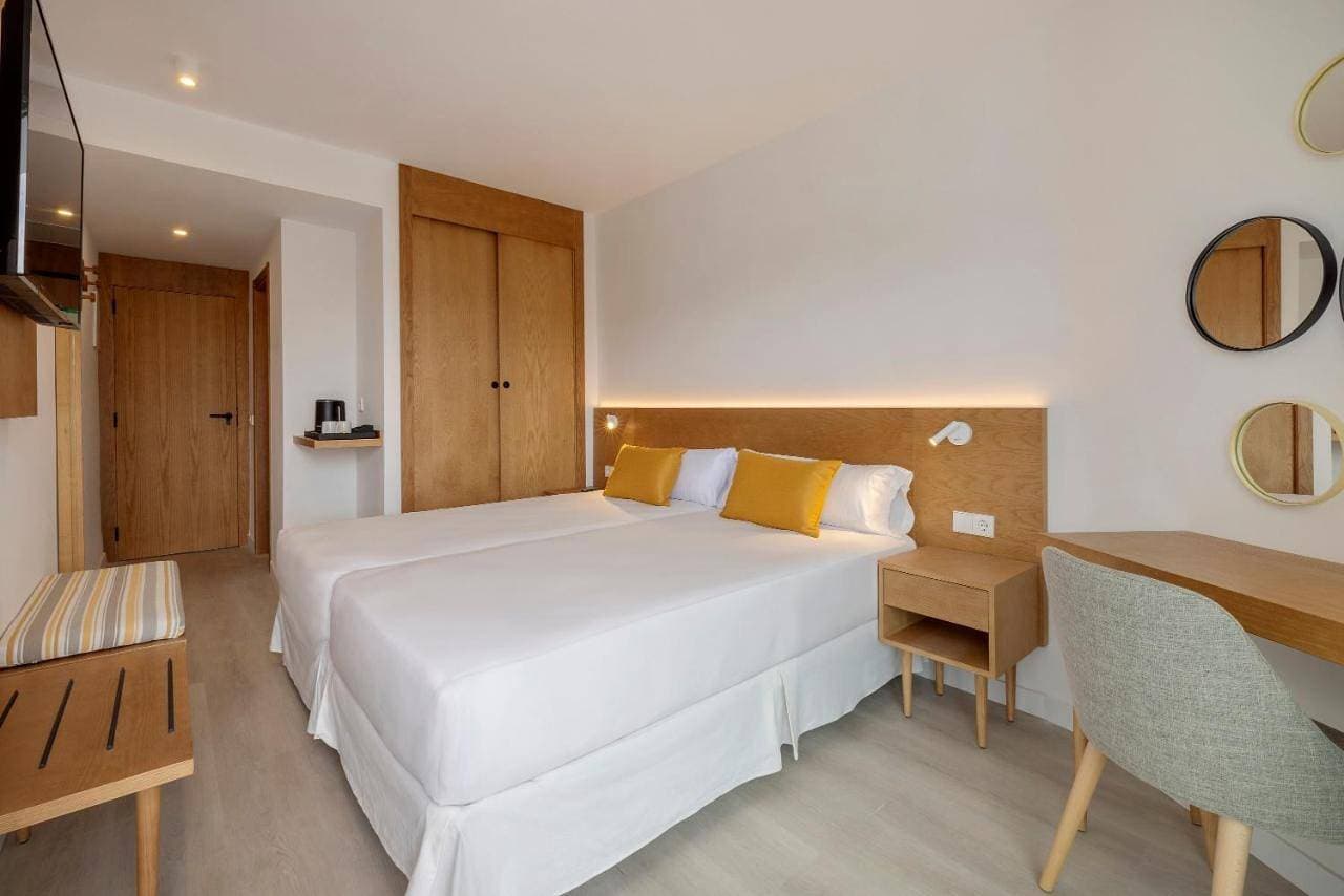 Foto 8 von 12: Twin Room with Balcony