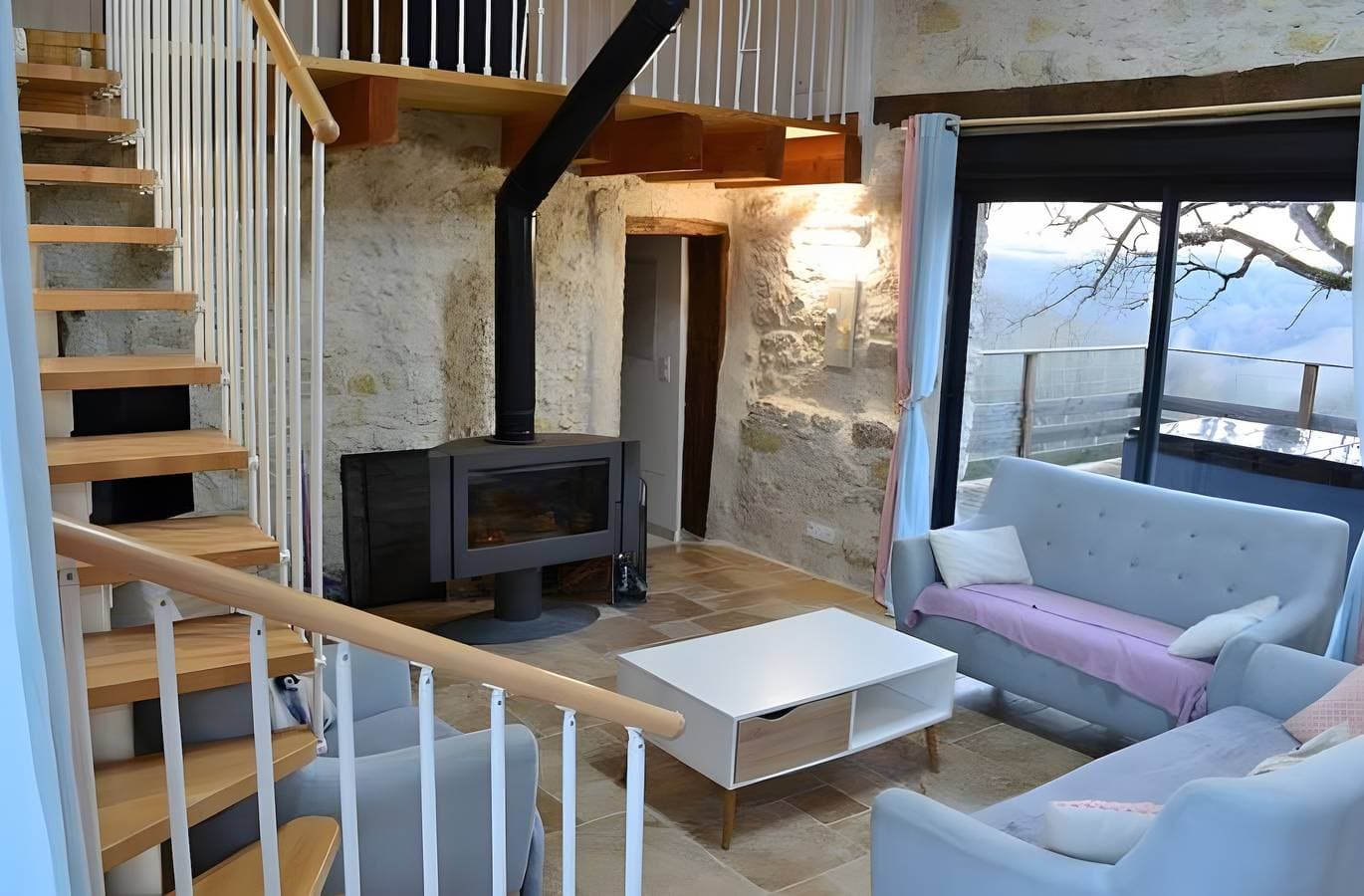 Foto 13 von 29: Charaktervolles Ferienhaus in der Natur mit Seeblick, privatem Pool und WLAN