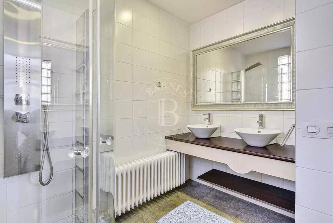 Foto 5 von 13: First line 4 bed Villa with Sea views