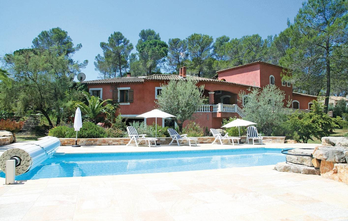 Rückzugsort am Pool mit Parkplatz und TV 1