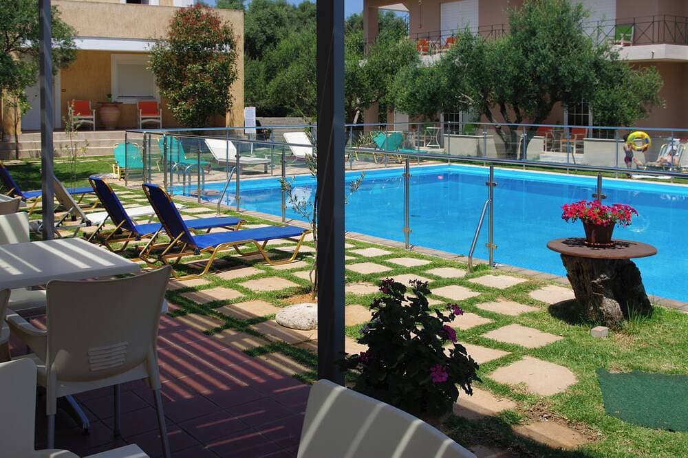 Foto 12 von 26: Cozy House with Swimming Pool Near the Sea