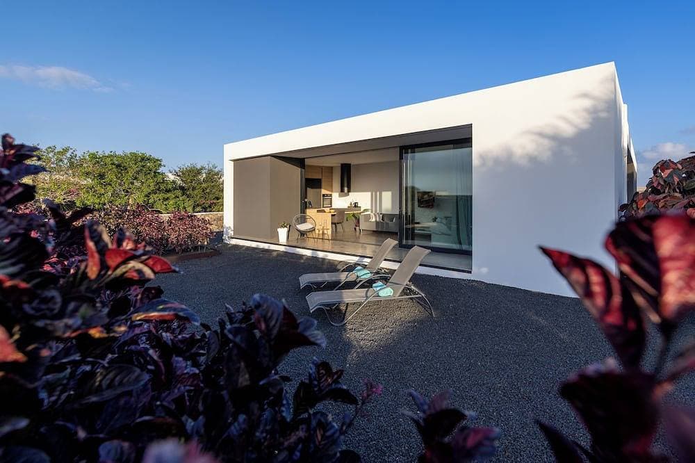 Lajares Luxury Villa Minimalista con Estudio y Vistas Panorámicas a los Volcanes 1