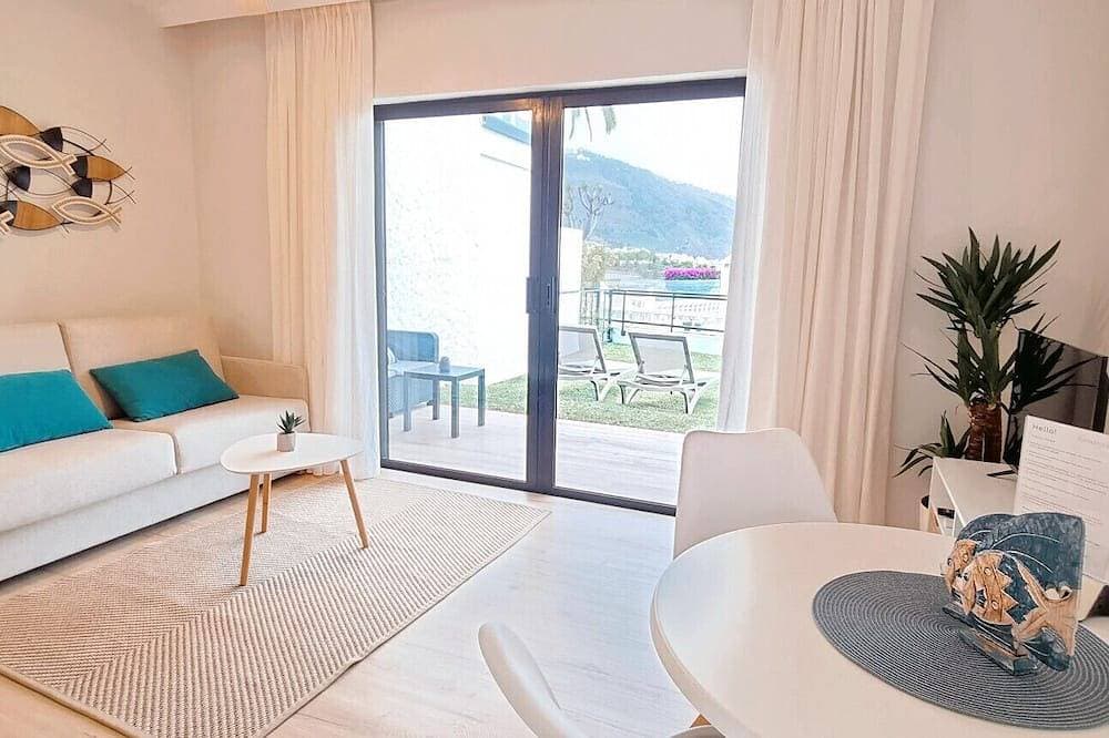 Foto 5 von 21: La Fajana ,vistas al mar con terraza y jardín priv