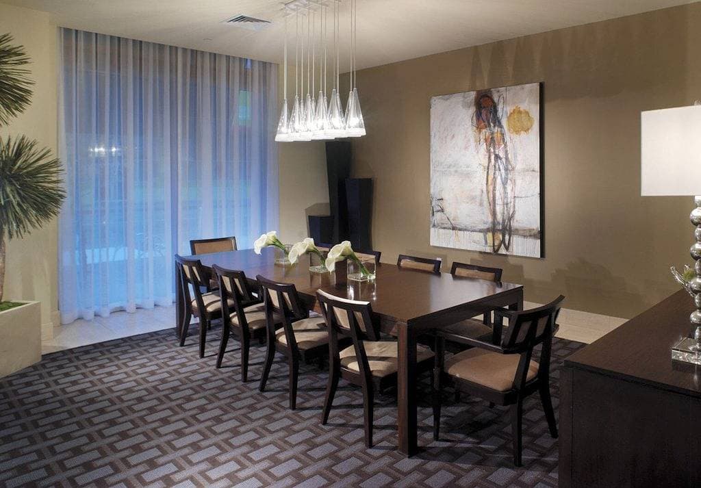 Foto 13 von 30: Sleek Downtown 1Br w/ Gym, W/D & Deck, walk to 6th St bars, by Blueground