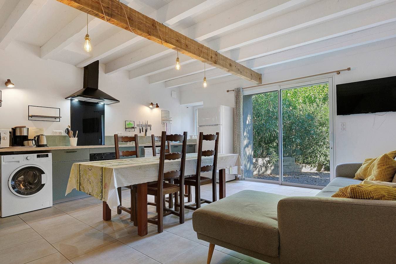 Foto 3 von 33: Ferienhaus 'Les Cyprès Piscine Partagée' mit Bergblick, WLAN und Klimaanlage