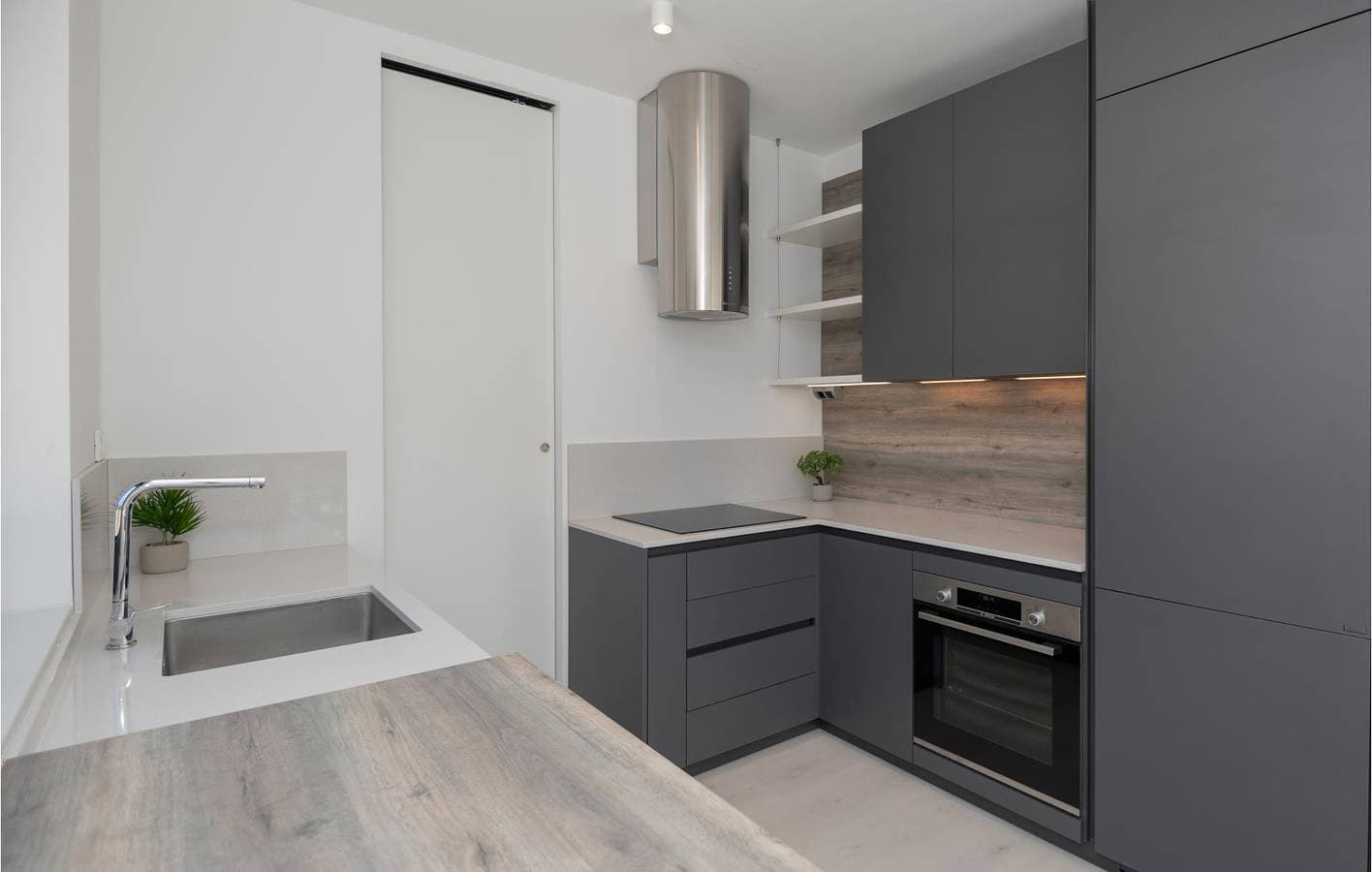 Foto 11 von 43: Charmante 230 m² große Wohnung mit Pool und Garage, 1,5 km vom Fluss Sija entfernt
