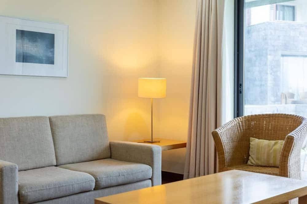 Foto 9 von 30: Relaxing Island Getaway in Santa Cruz w/ Ocean Views, Outdoor Pool & Gym Access