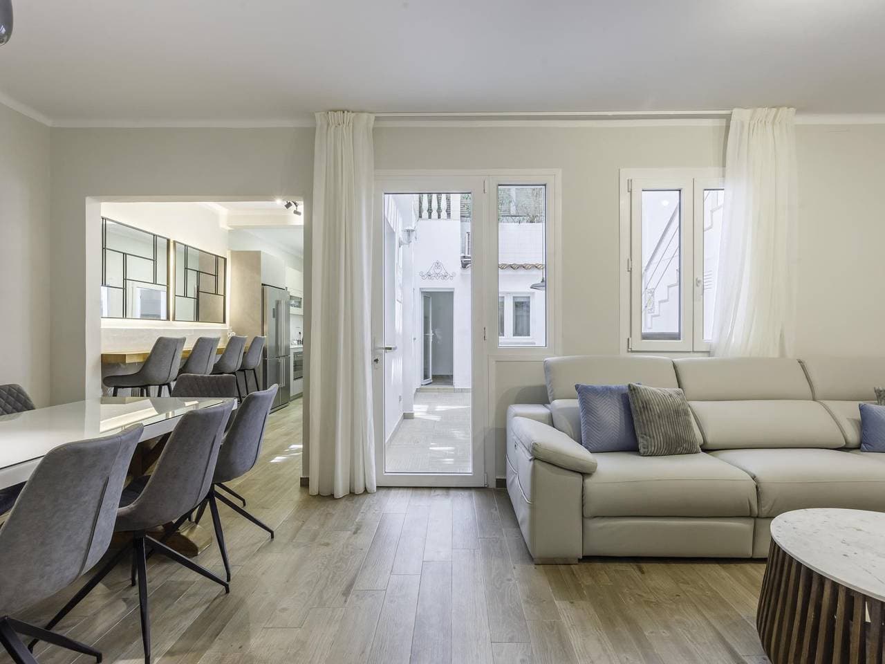 Foto 5 von 36: Ferienhaus für 10 Personen mit Pool