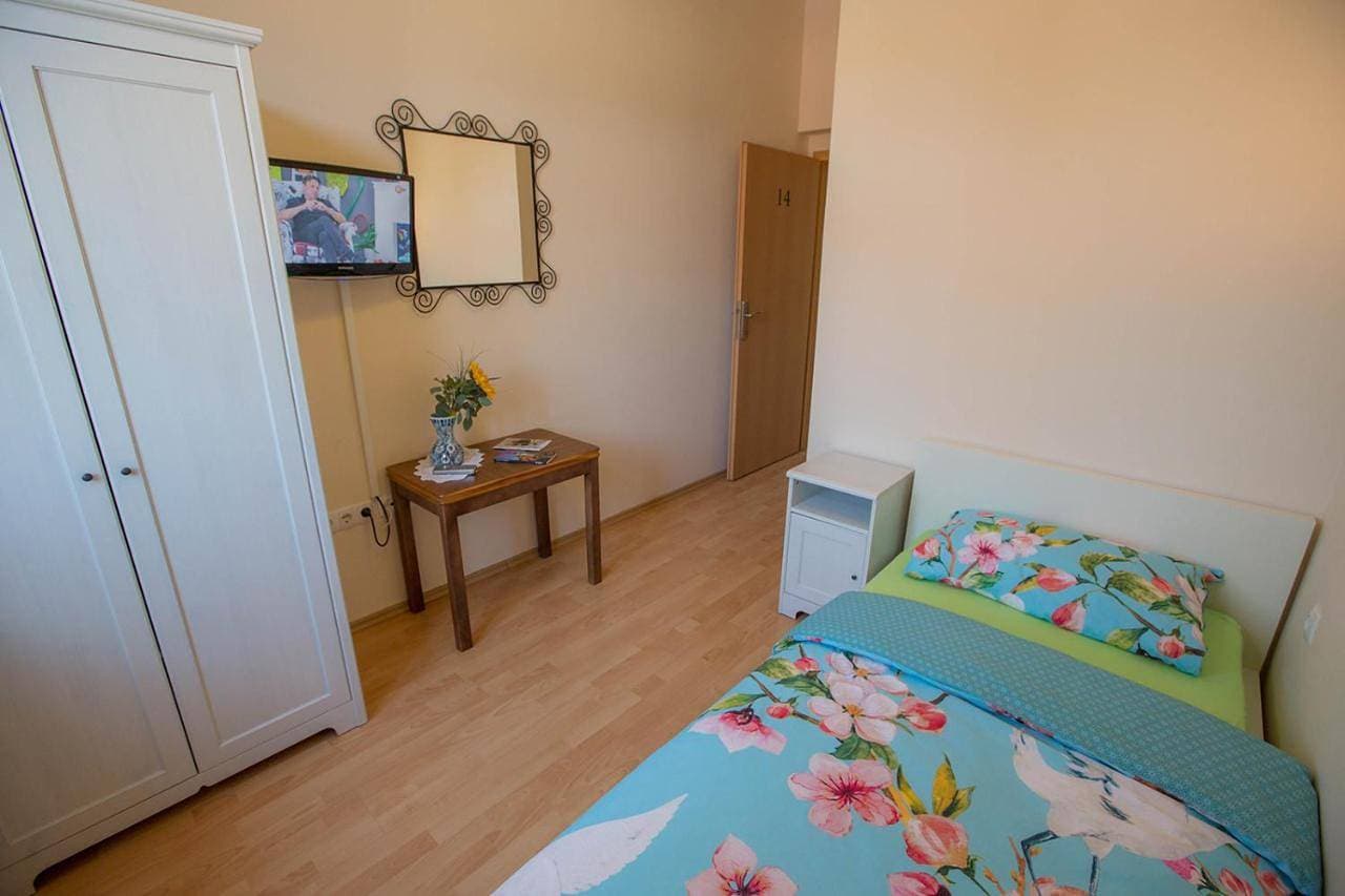 Foto 4 von 44: Quintuple Room with Free Parking
