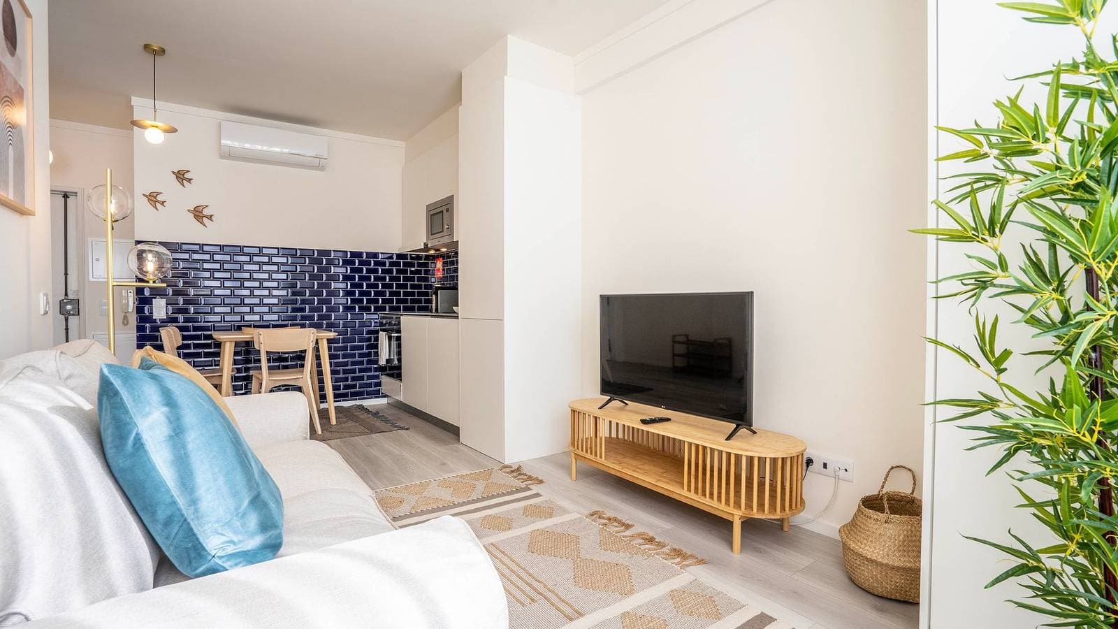 Foto 4 von 28: TrindadeFlat w/ AC by LovelyStay