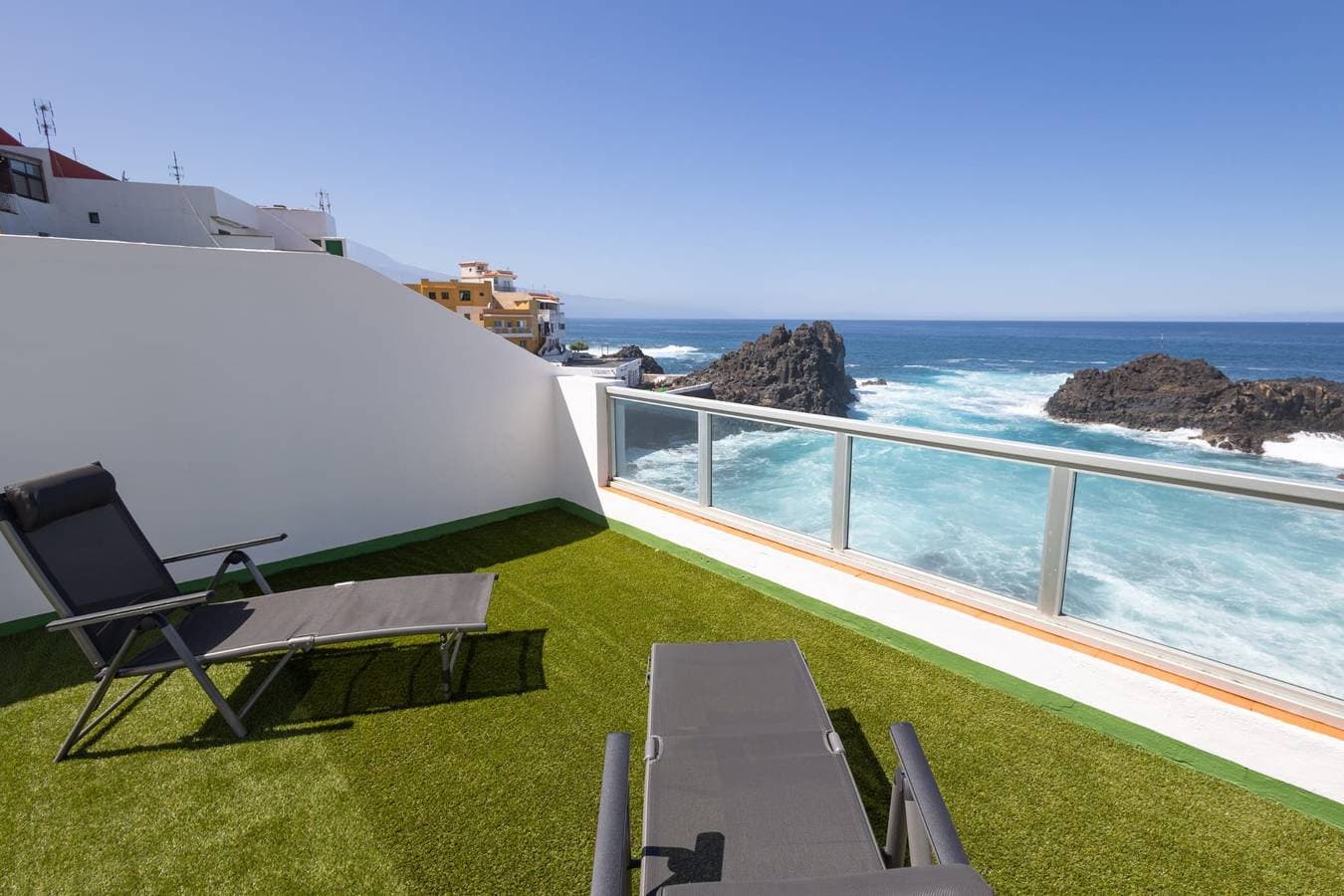 Foto 13 von 34: Apartamento Vacacional en El Pris terraza y vistas