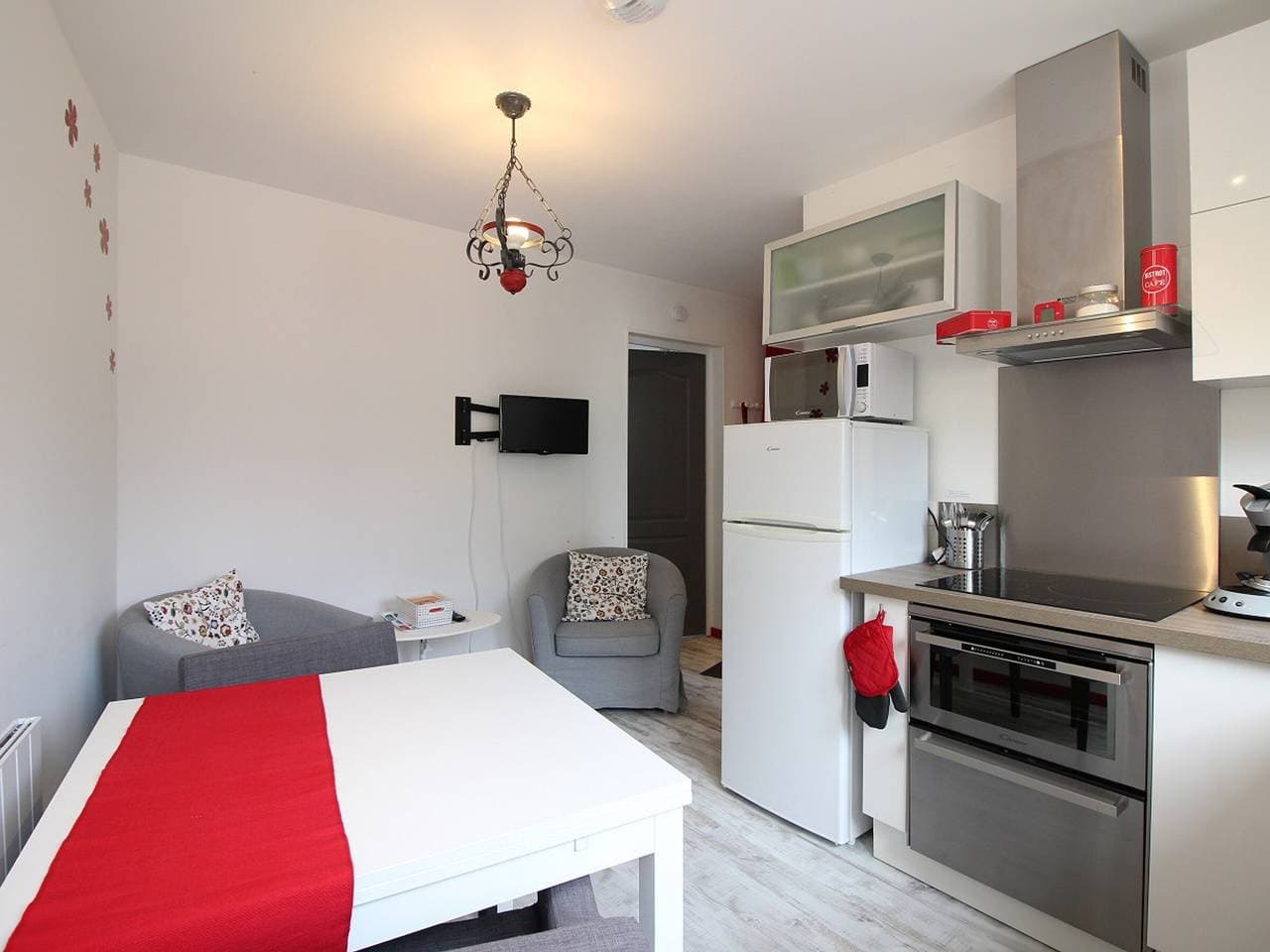 Foto 2 von 13: La Bourboule: Gemütliche 2-Zimmer-Wohnung mit Terrasse und Balkon, nahe Zentrum und Thermen