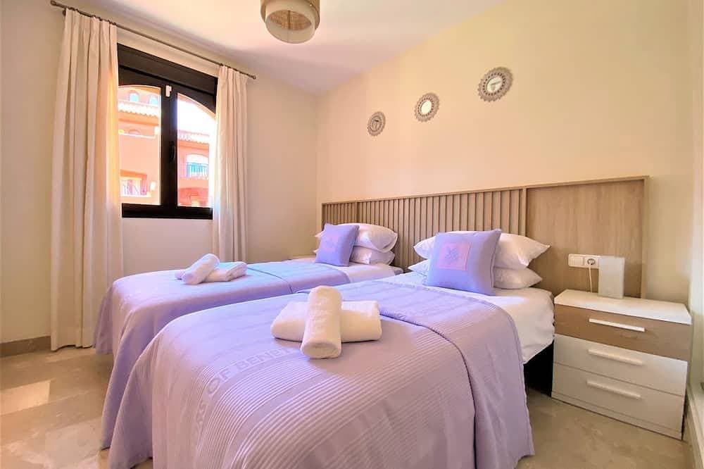 Foto 4 von 30: Sea View Penthouse Apartment with Hot Tub near Estepona - Casa Bella Vista