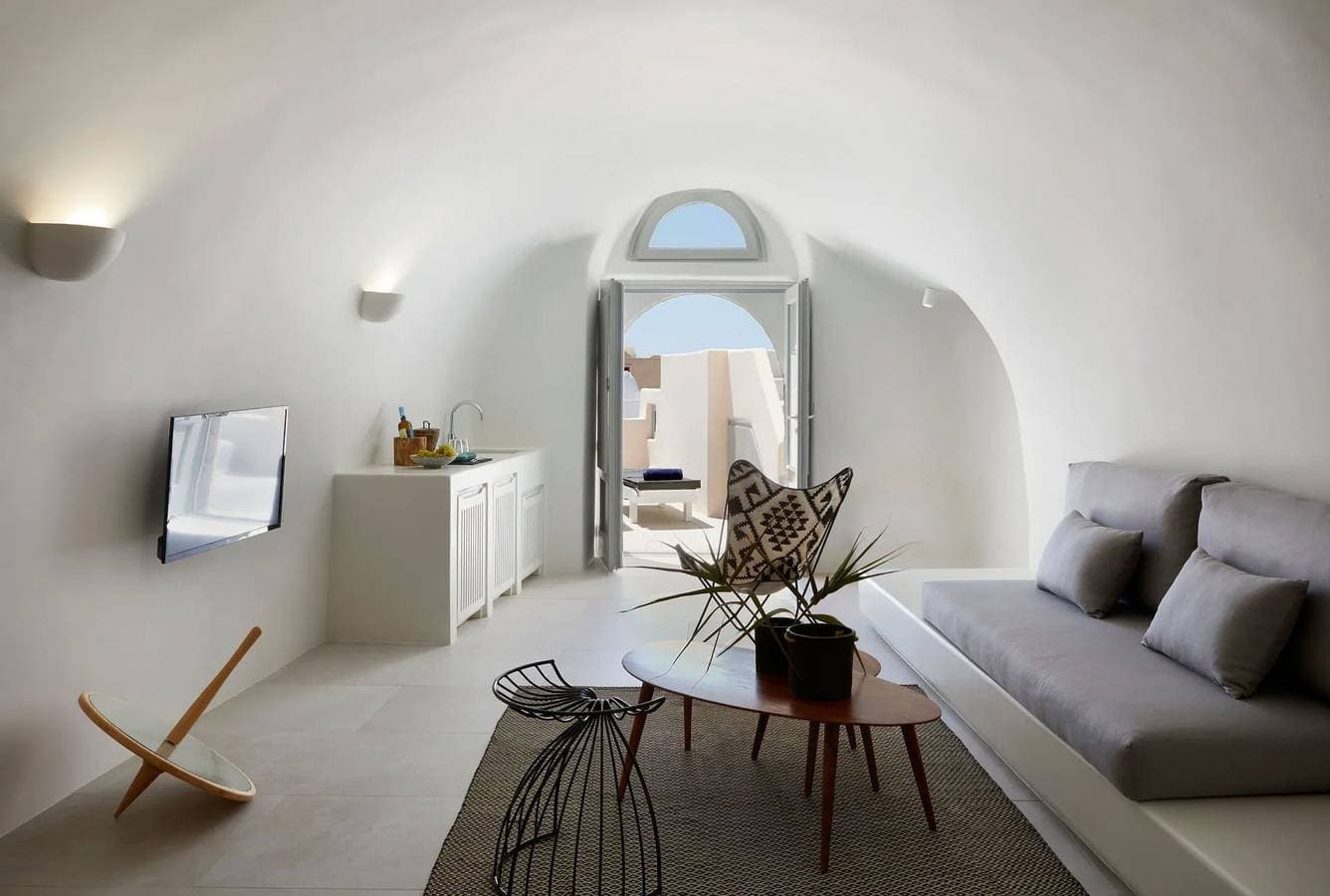Foto 4 von 22: Luxury Santorini Villa | Villa Elysian Tria | Private Plunge Pool | Sea & Village View | 1 Bedroom | Oia