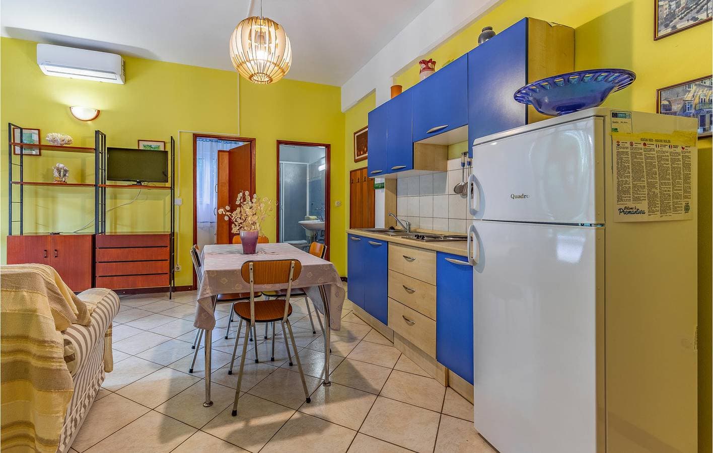 Foto 6 von 23: Gemütliche 1-Zimmer-Wohnung mit Terrasse in der Nähe des Strandes Bijela