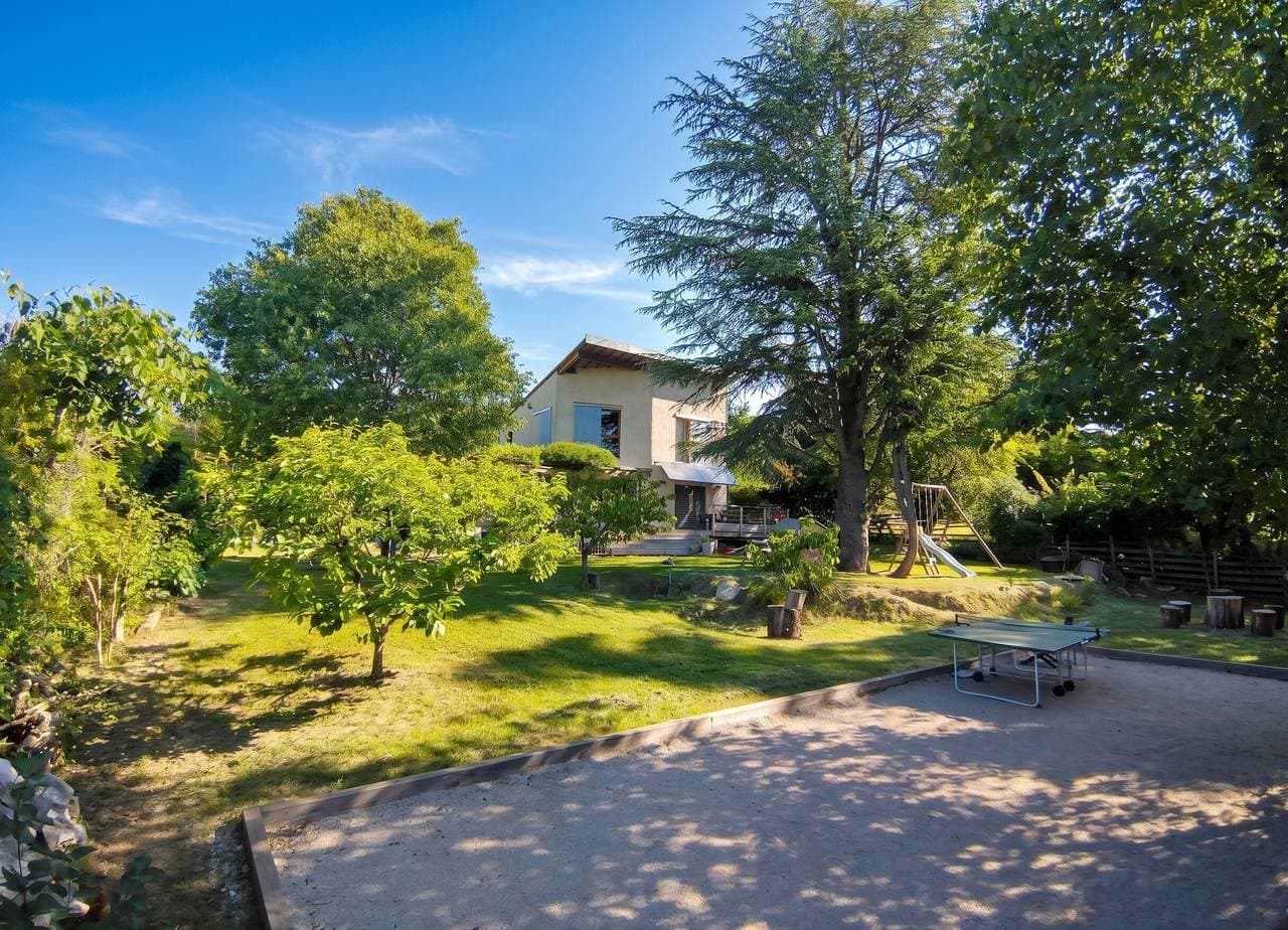 Familienfreundliches Haus mit großem Garten in Mane 1