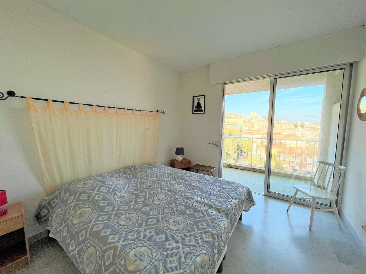 Foto 12 von 25: Geräumige 4-Zimmer-Wohnung mit Terrasse, Klimaanlage und Parkplatz in Ajaccio